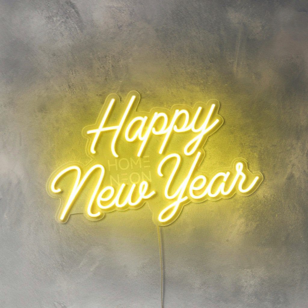 Неоновая вывеска с надписью Happy New Year