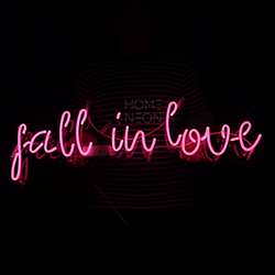Неоновая настенная лампа Fall in love