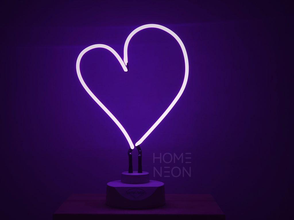 лампа из неона для дома сердце фиолетовый