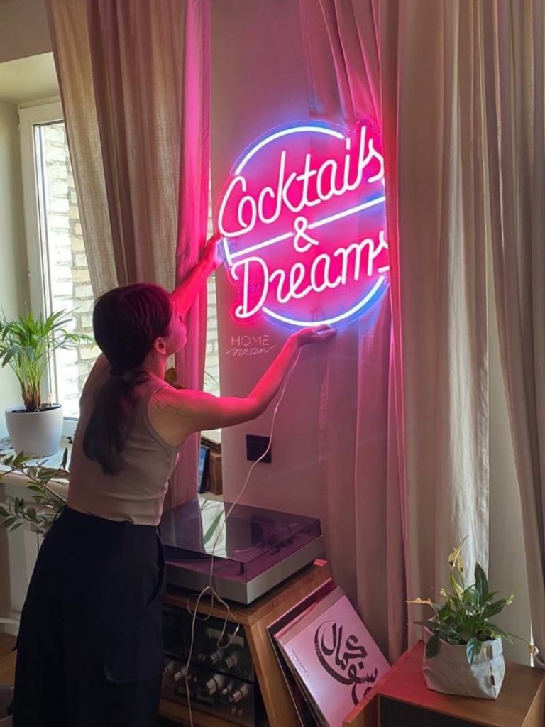 Вывеска для кафе Cocktails dreams